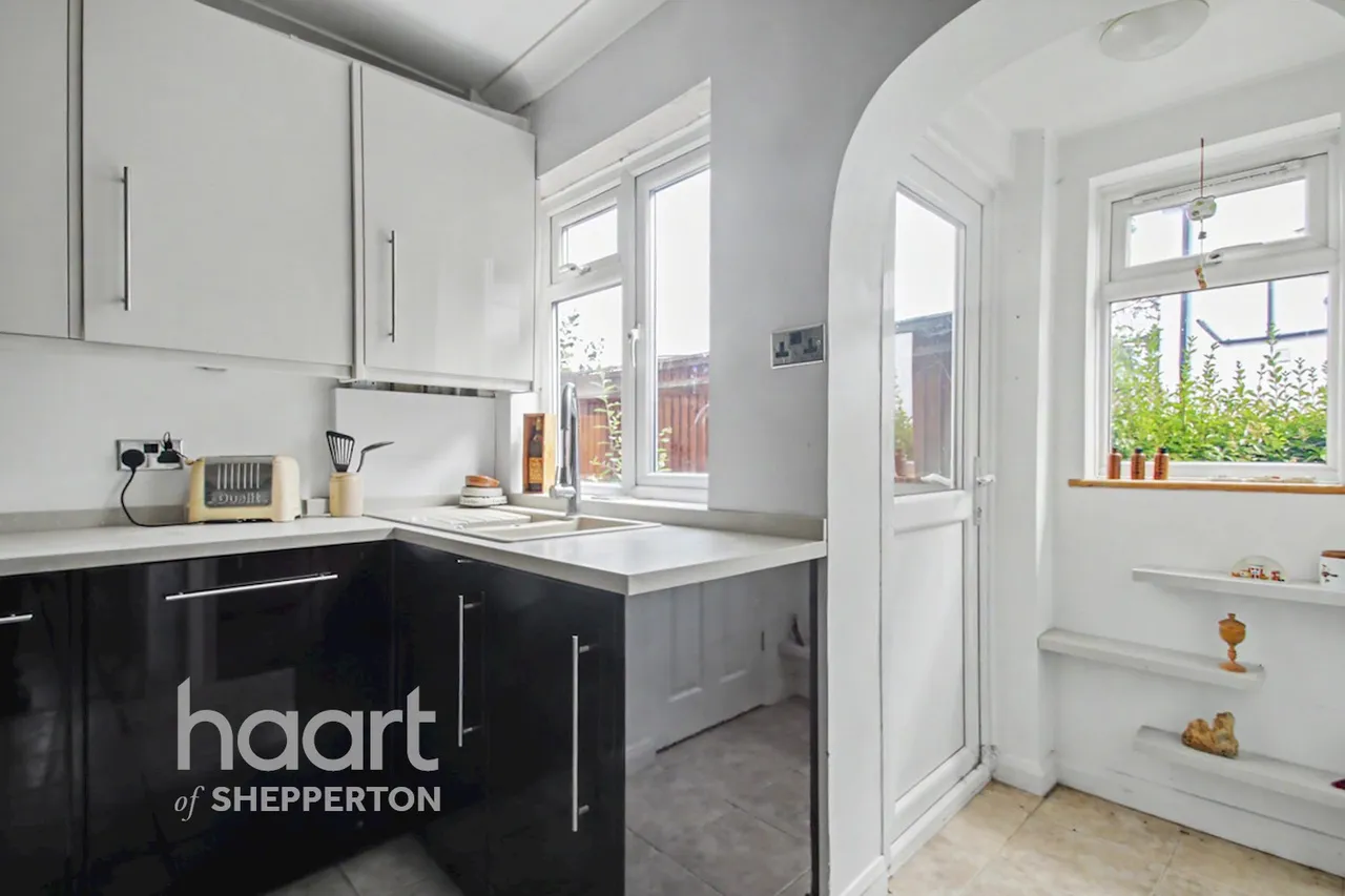 The Drive, Ashford, TW15, photo 4