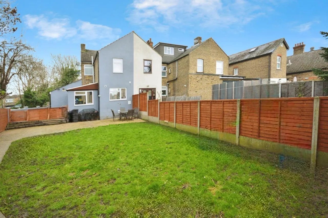 3 bed house for sale, Burford Street, Hoddesdon, EN11