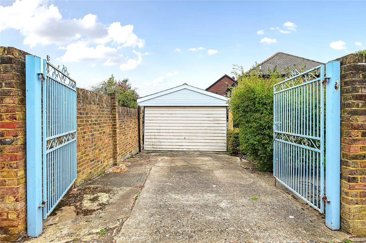 School Road, Ashford, TW15, photo 11