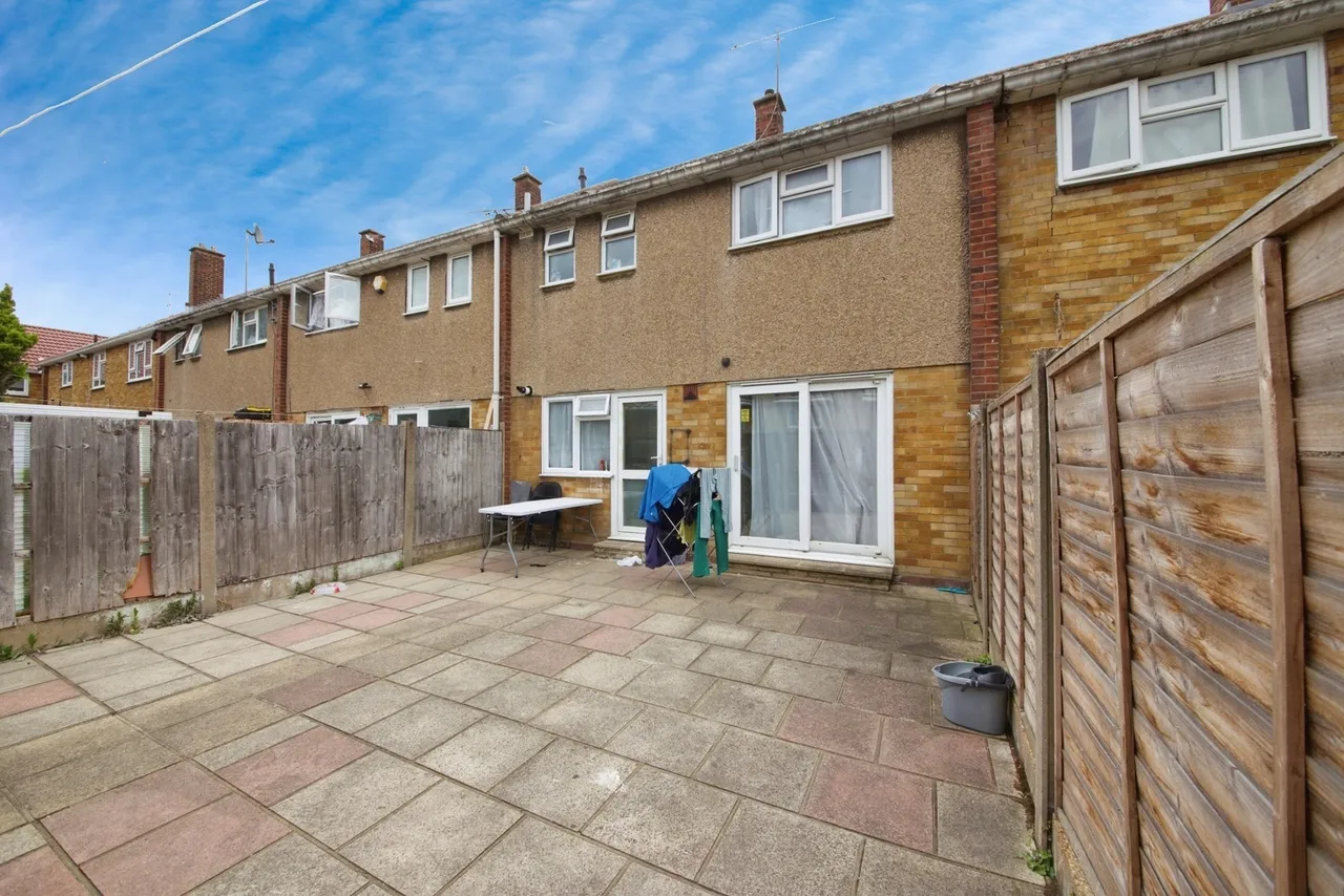 Montagu Road, London, N9, photo 17