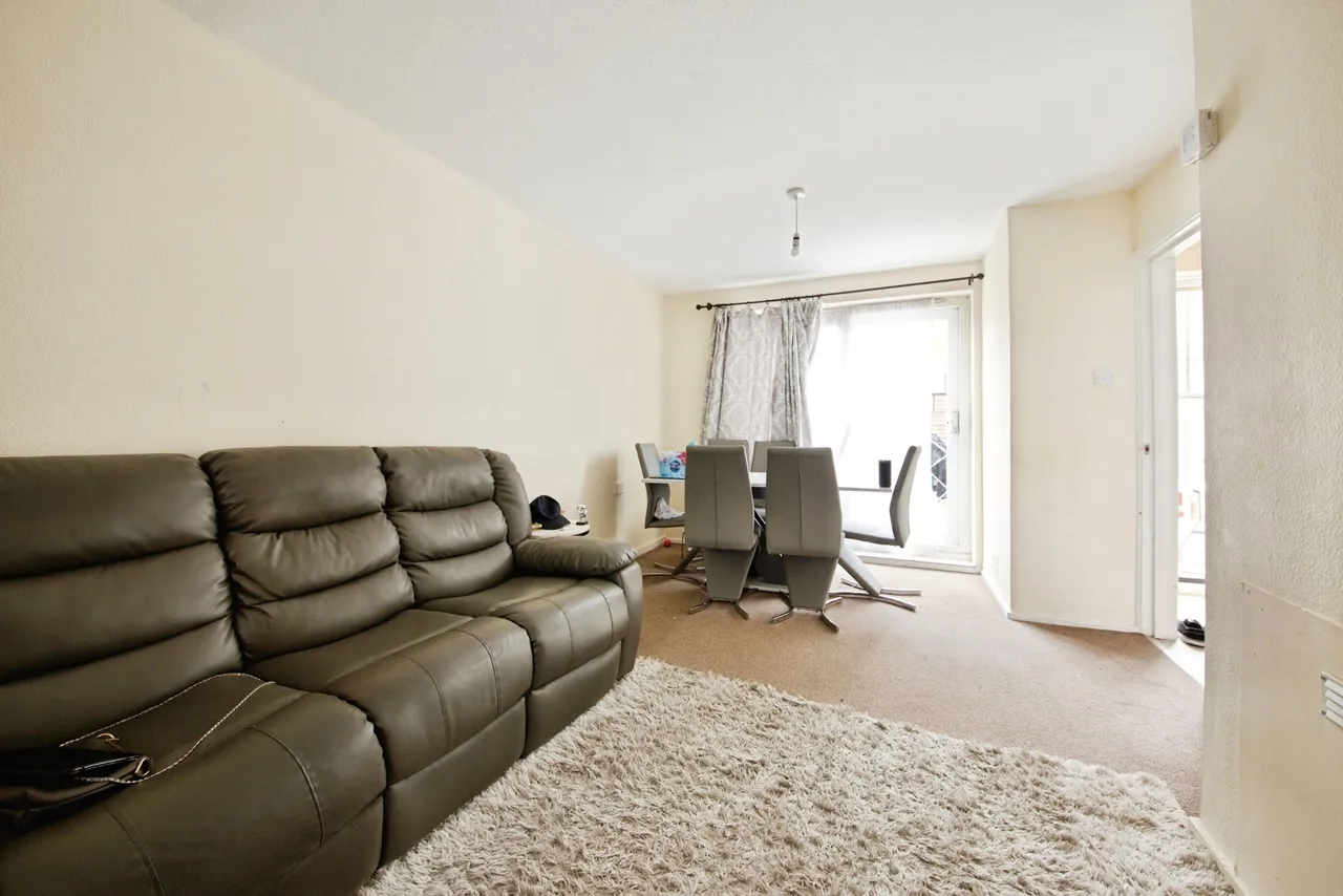Montagu Road, London, N9, photo 3