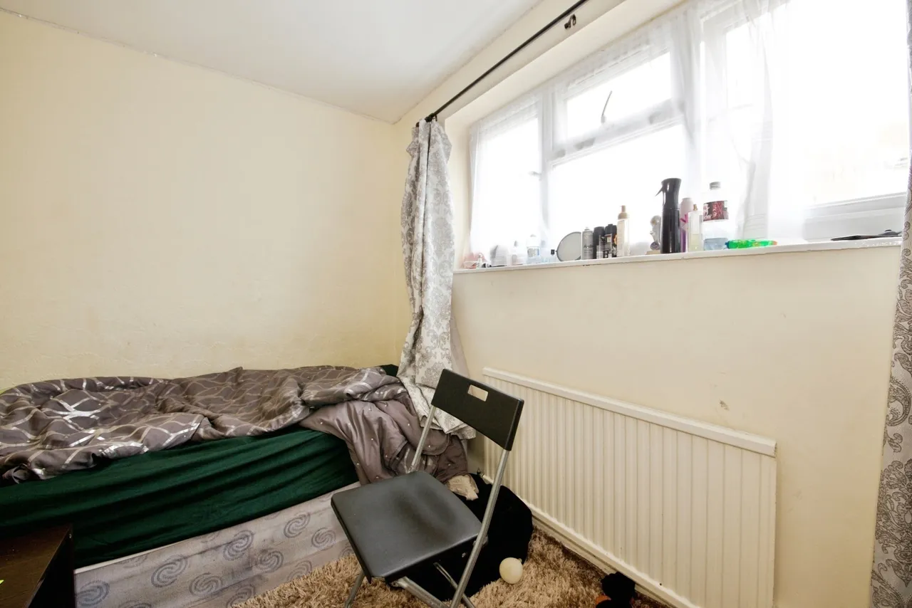 Montagu Road, London, N9, photo 11