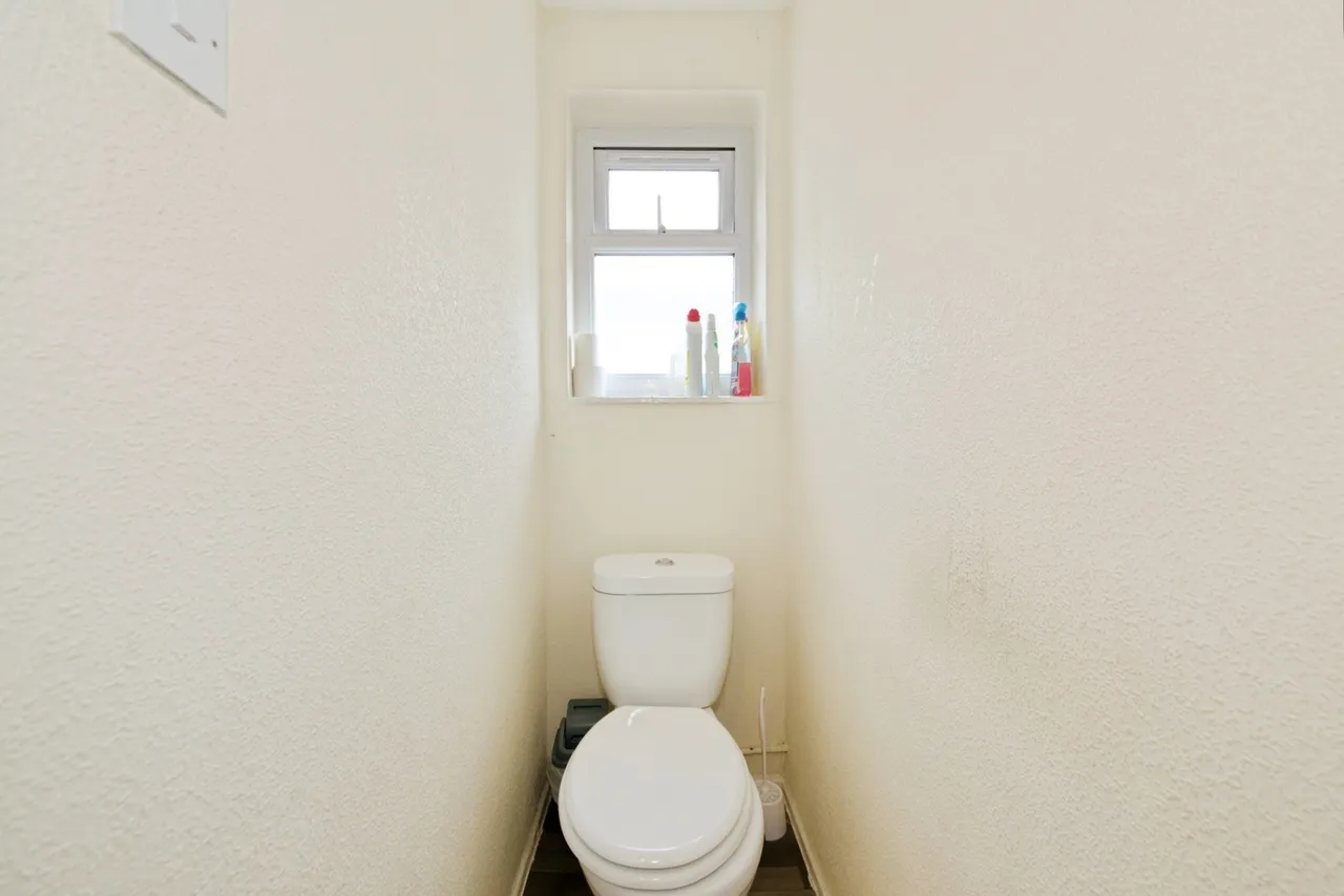 Montagu Road, London, N9, photo 14
