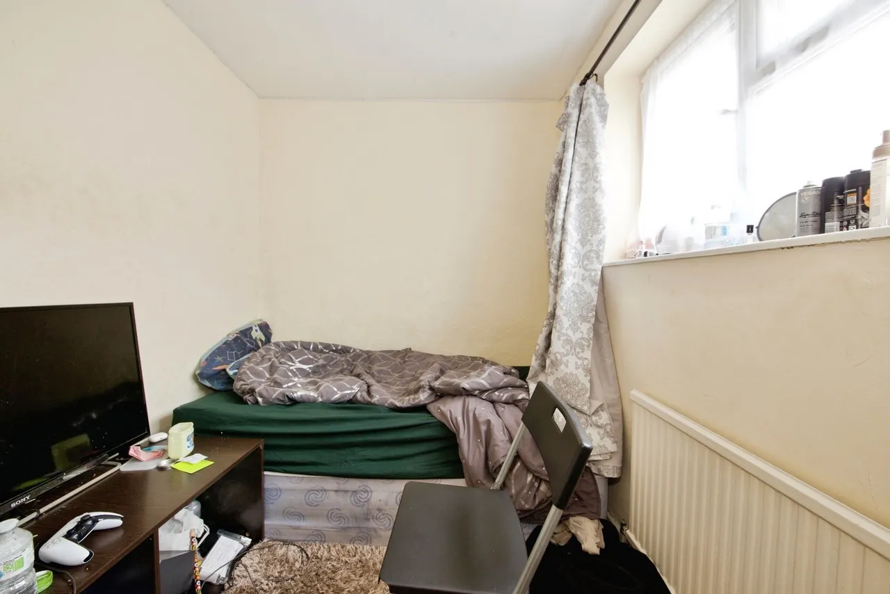 Montagu Road, London, N9, photo 13