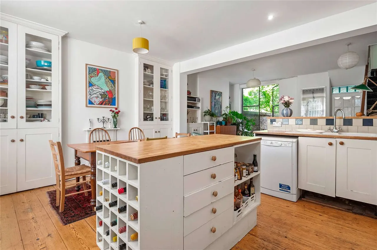 Highbury Quadrant, London, N5 2TE, photo 5