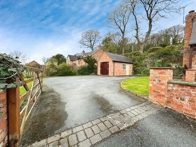 Cwm Road, Rhuallt, Denbighshire, LL17 0TP, photo 11