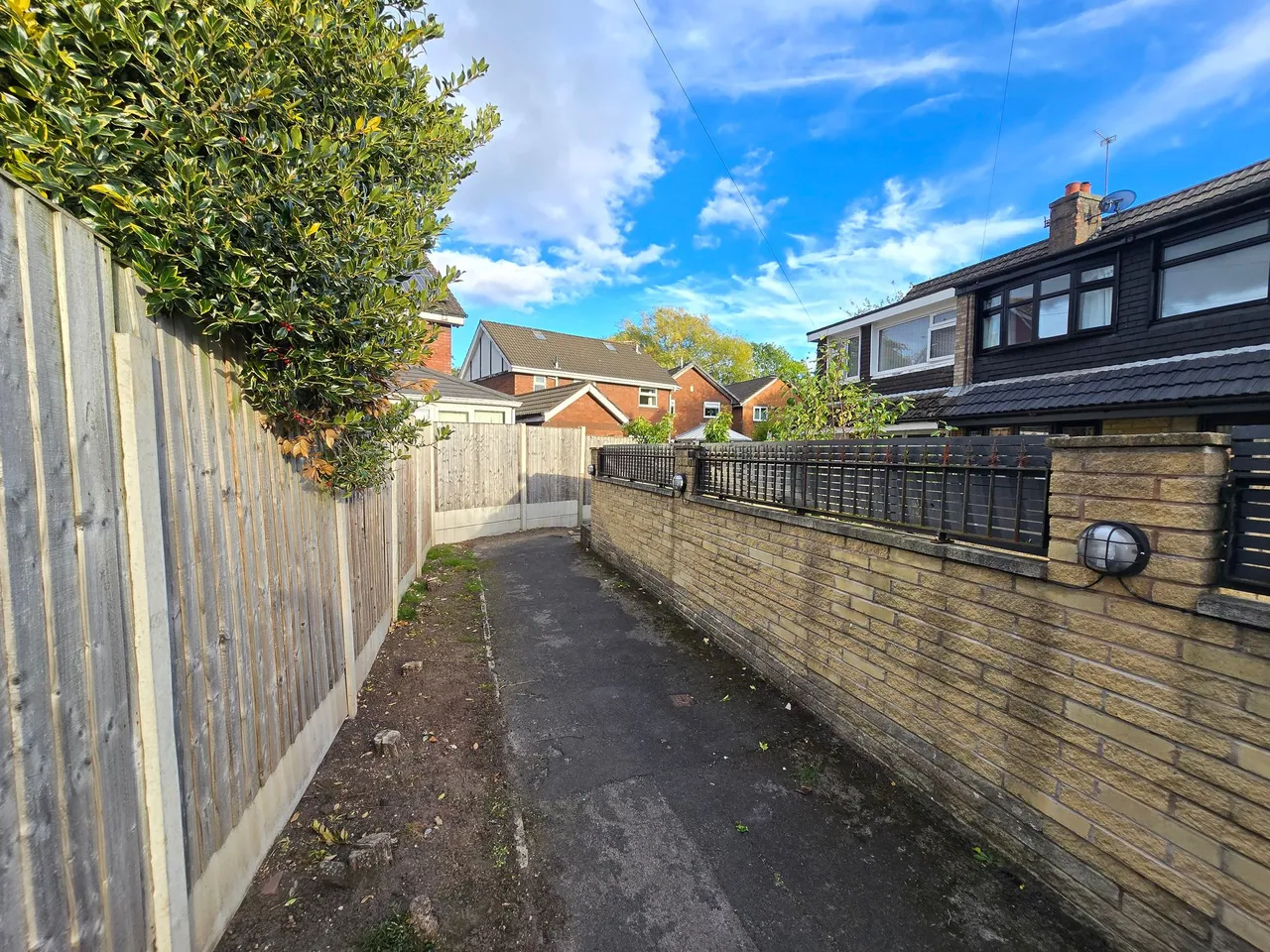 Redesmere Close, Altrincham, photo 18