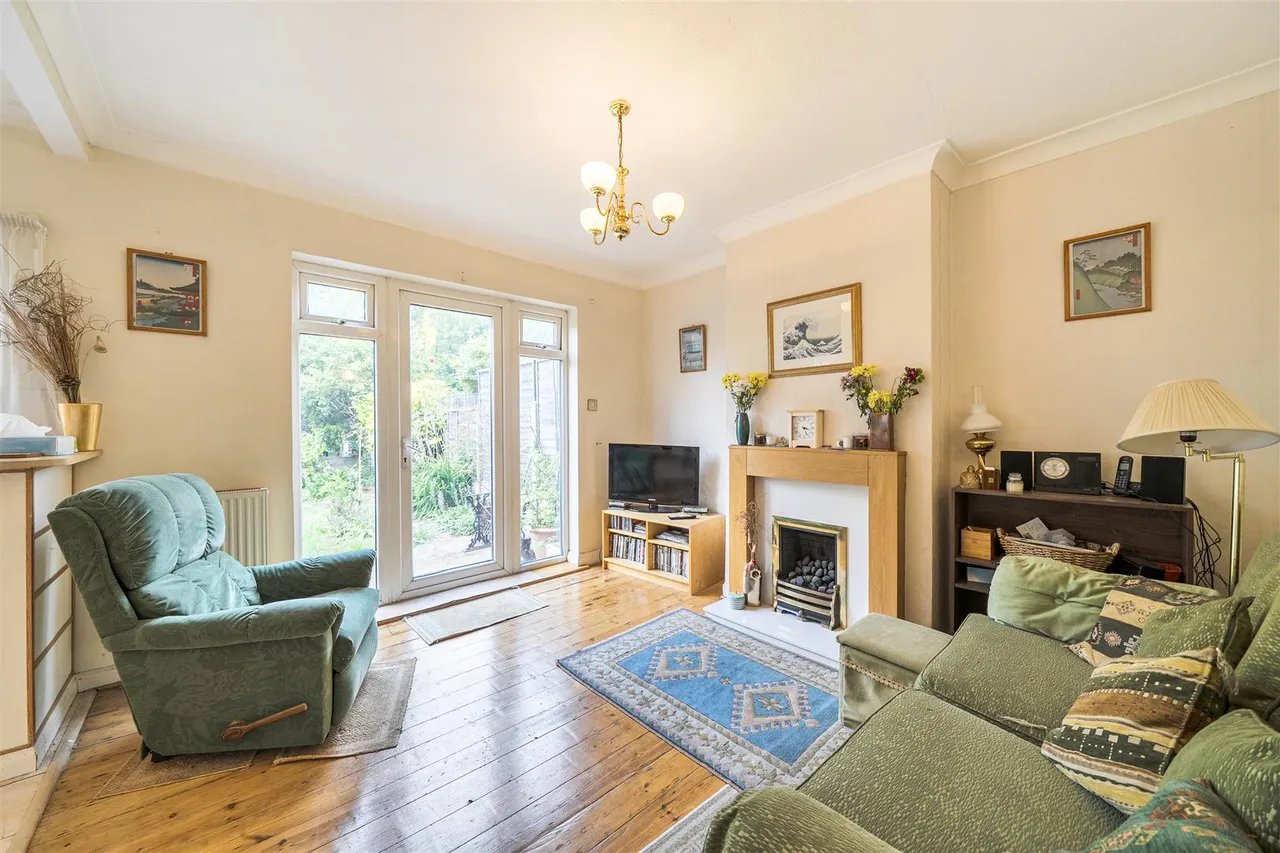 Oakington Manor Drive, Wembley, photo 4