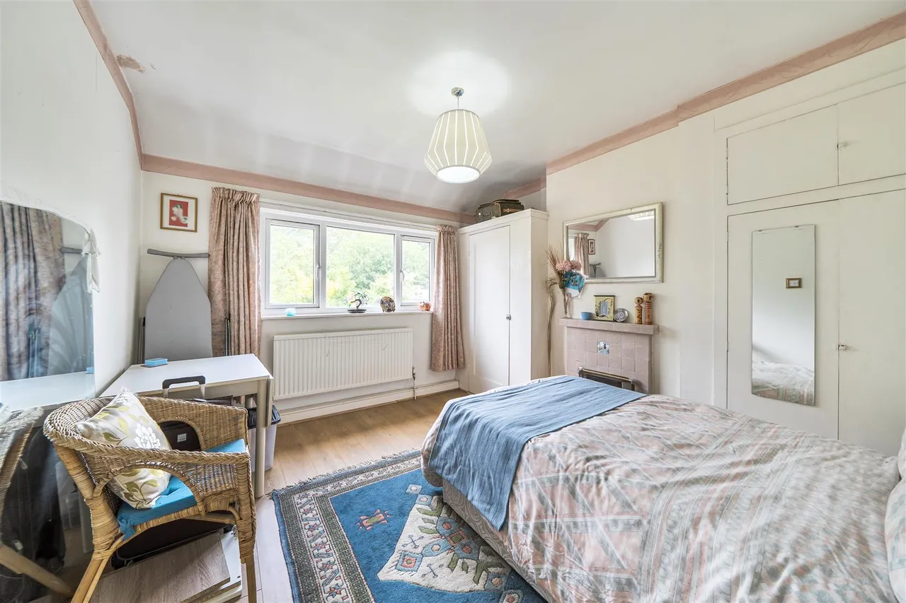Oakington Manor Drive, Wembley, photo 9