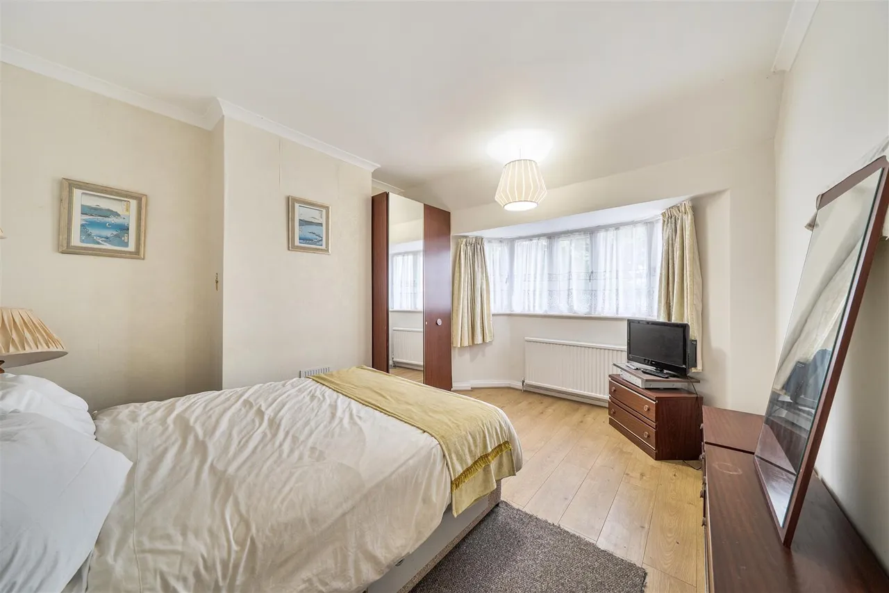 Oakington Manor Drive, Wembley, photo 8