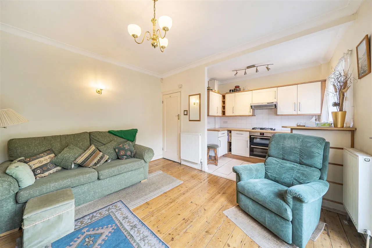 Oakington Manor Drive, Wembley, photo 6