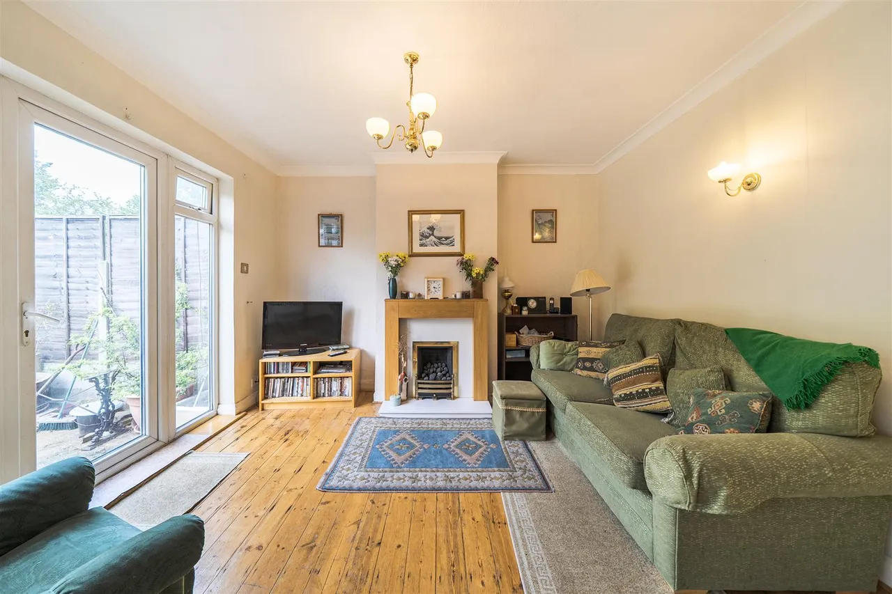 Oakington Manor Drive, Wembley, photo 5