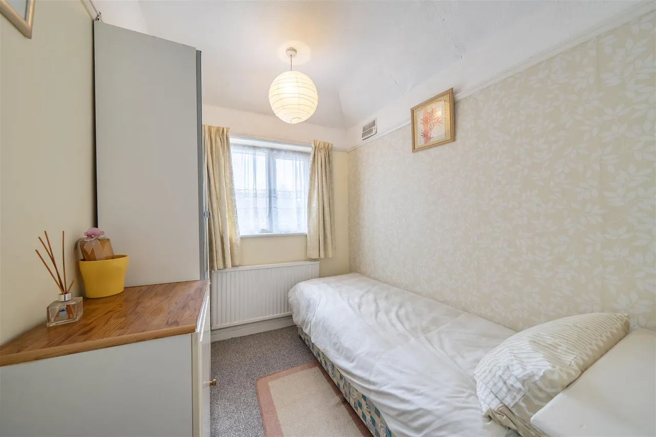 Oakington Manor Drive, Wembley, photo 10