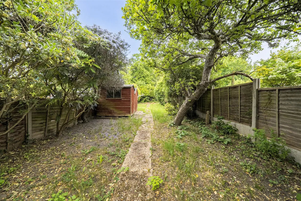 Oakington Manor Drive, Wembley, photo 11