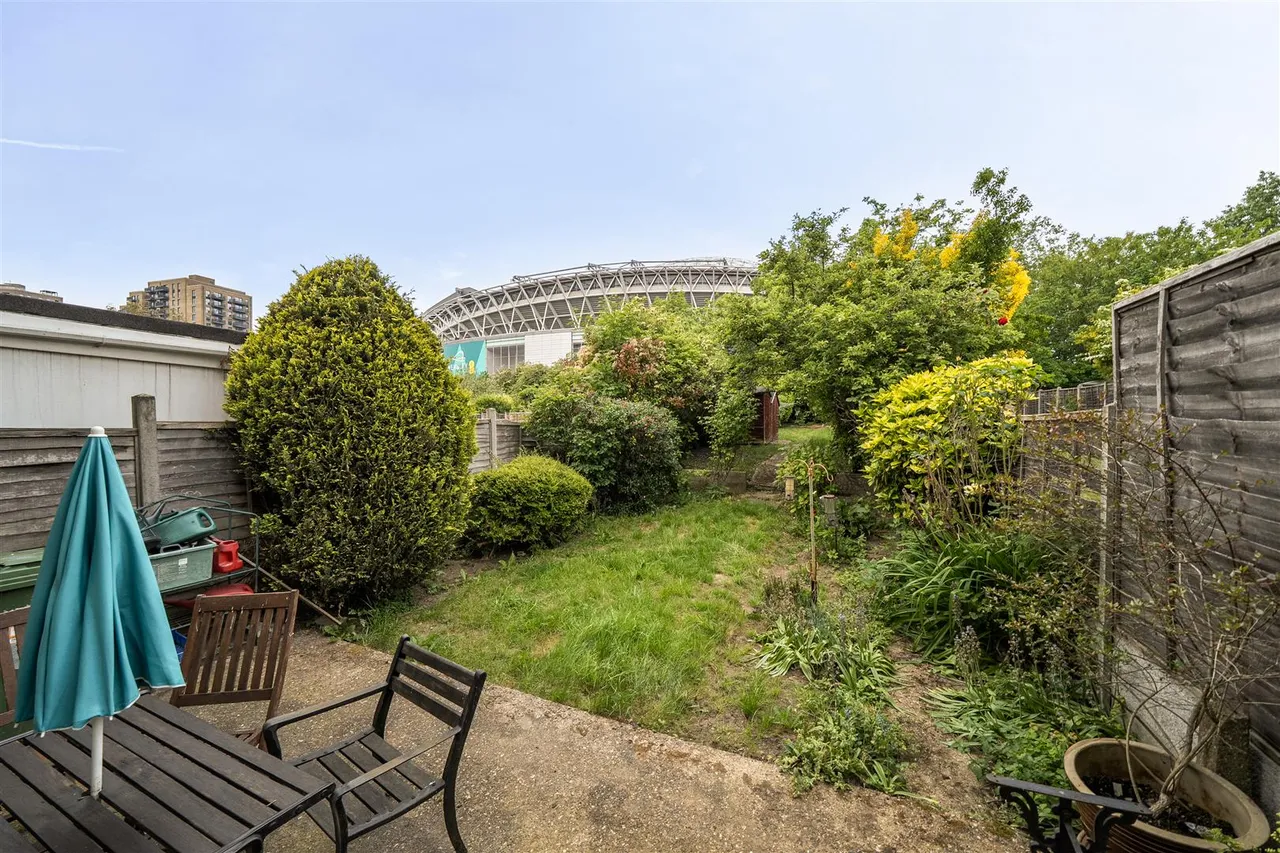 Oakington Manor Drive, Wembley, photo 12