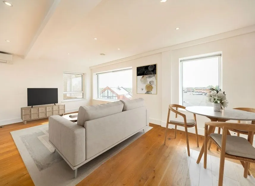 Winchester Street, Acton, W3, photo 2