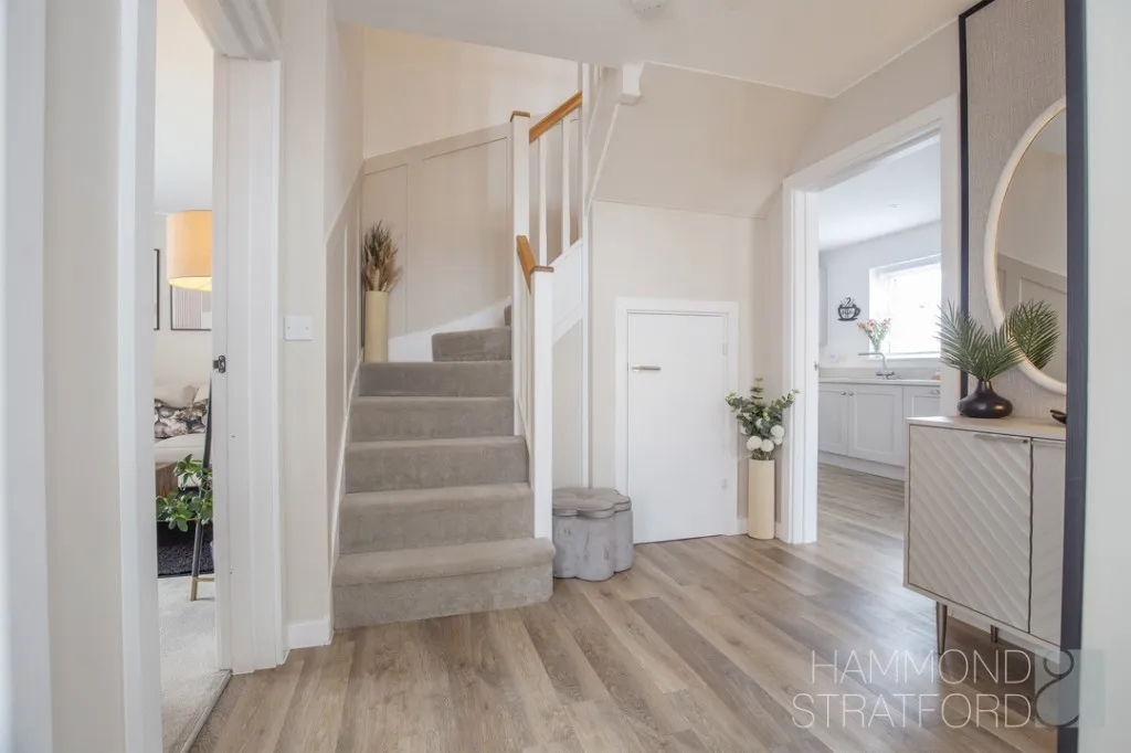Halifax Close, Attleborough, photo 8