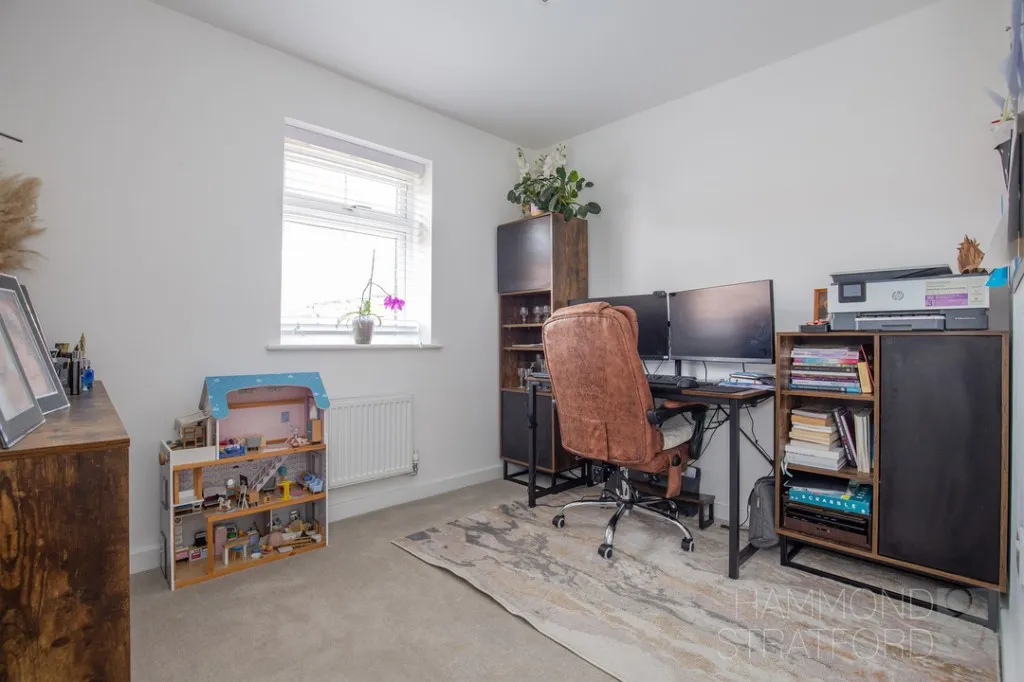 Halifax Close, Attleborough, photo 16