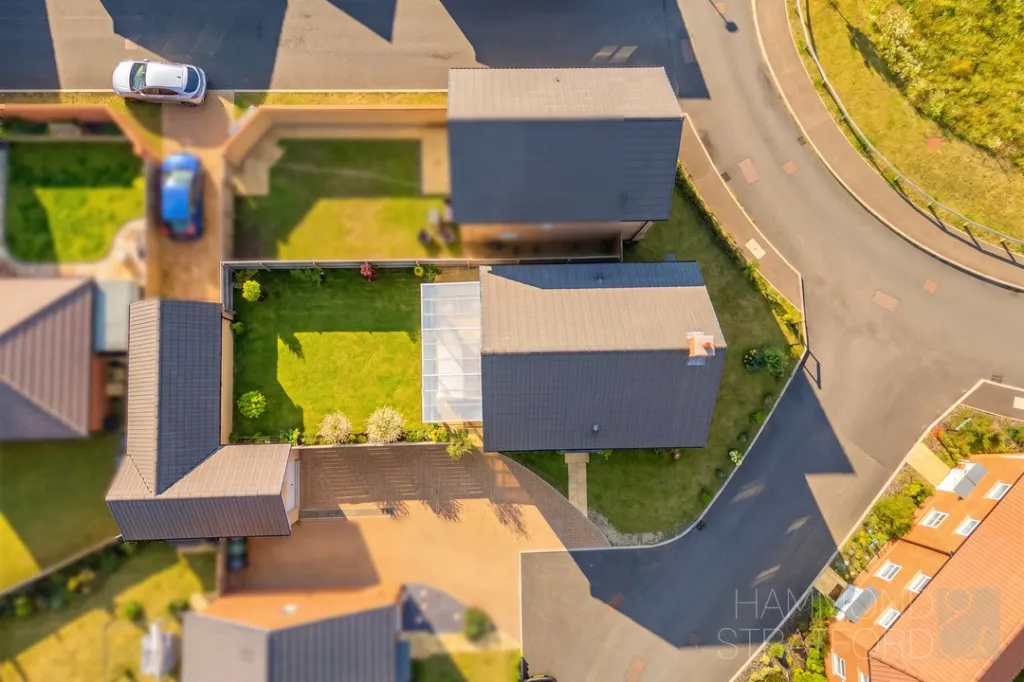 Halifax Close, Attleborough, photo 18