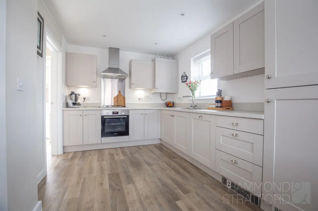 Halifax Close, Attleborough, photo 3