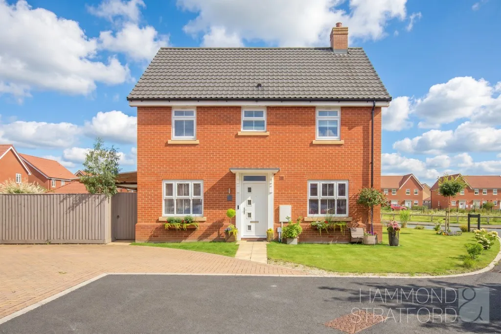 4 bed house for sale, Halifax Close, Attleborough