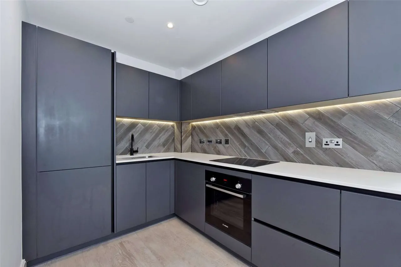 Artesian House, Memorial Avenue, Slough, SL1 3GR, photo 3