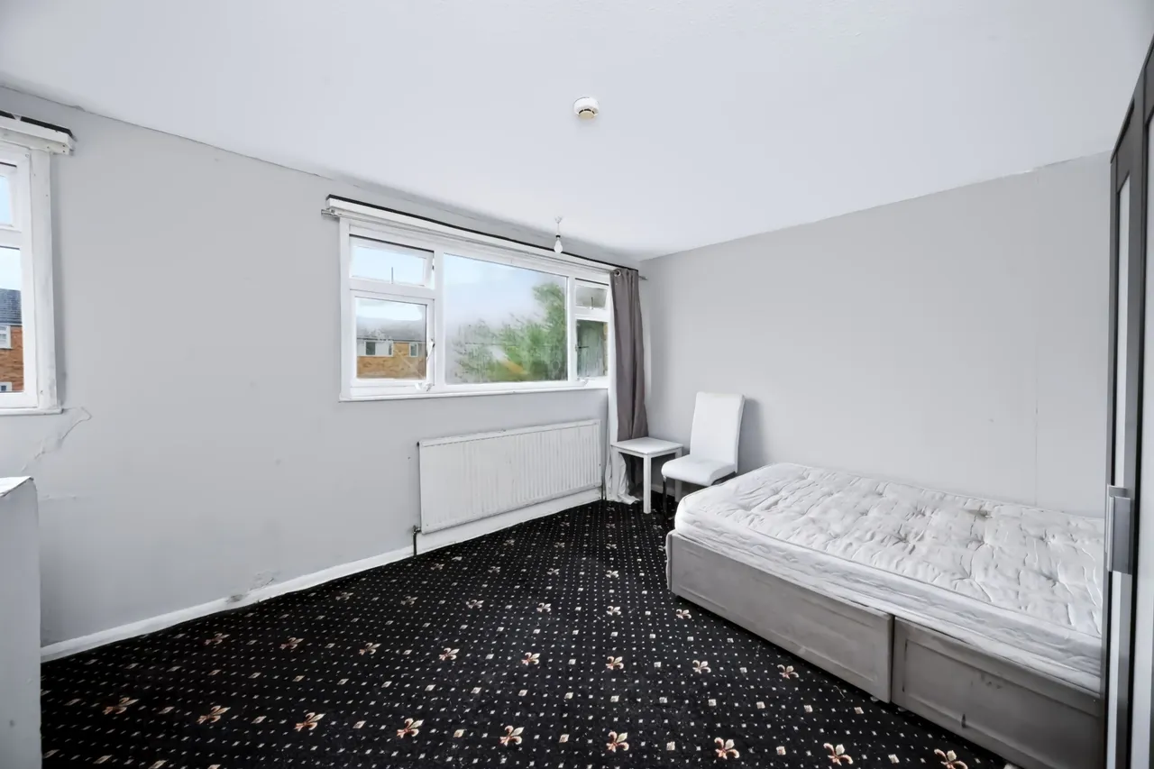 4 bed house to rent, Tenby Drive, Luton