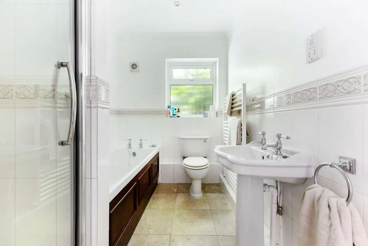 Weston Road, Upton Grey, Basingstoke, Hampshire, RG25 2RH, photo 10