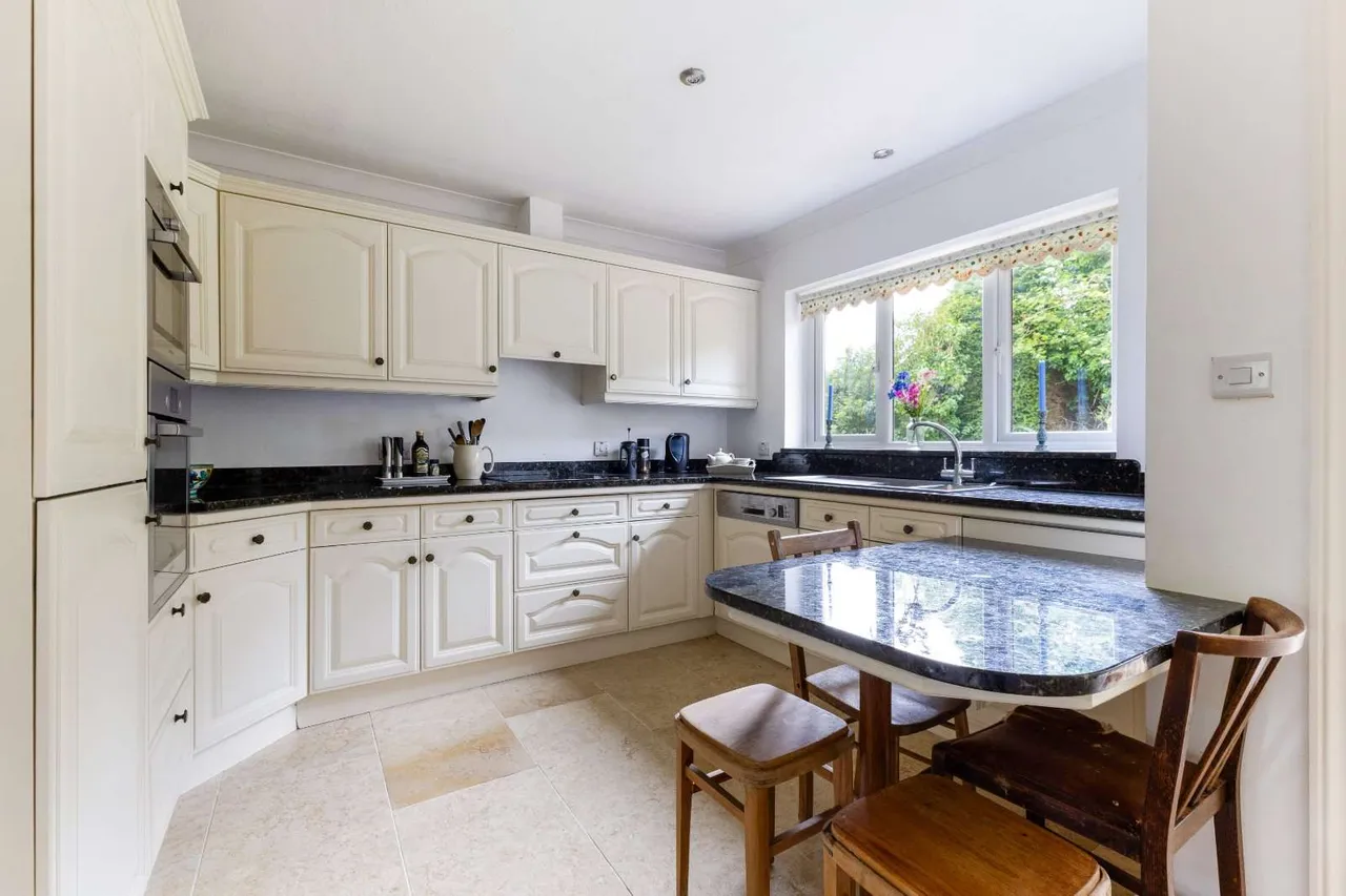 Weston Road, Upton Grey, Basingstoke, Hampshire, RG25 2RH, photo 2