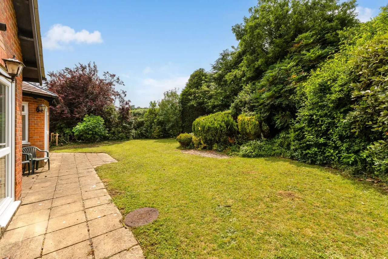 Weston Road, Upton Grey, Basingstoke, Hampshire, RG25 2RH, photo 12