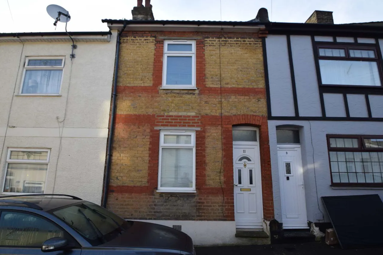 2 bed house for sale — Leopold Road, Chatham, Kent, ME4 5SX