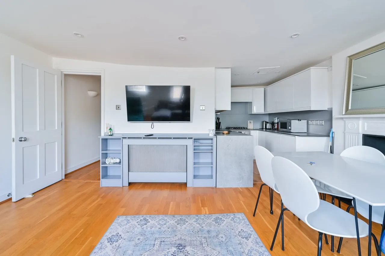 Flat 5, 12 Mecklenburgh Square, London, photo 9