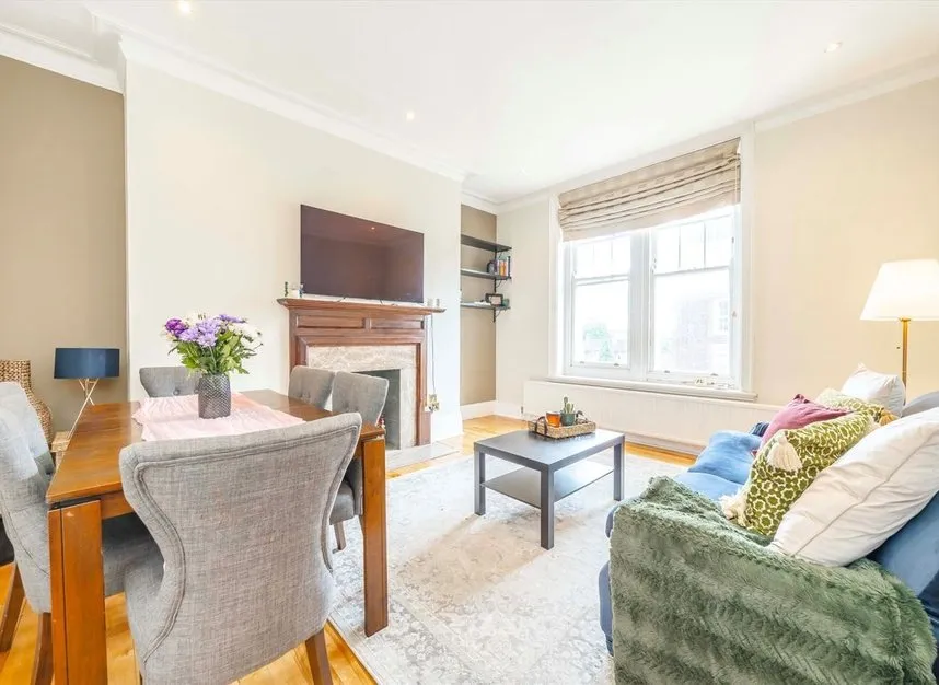 3 bed flat to rent — Fitzjames Avenue, West Kensington, W14