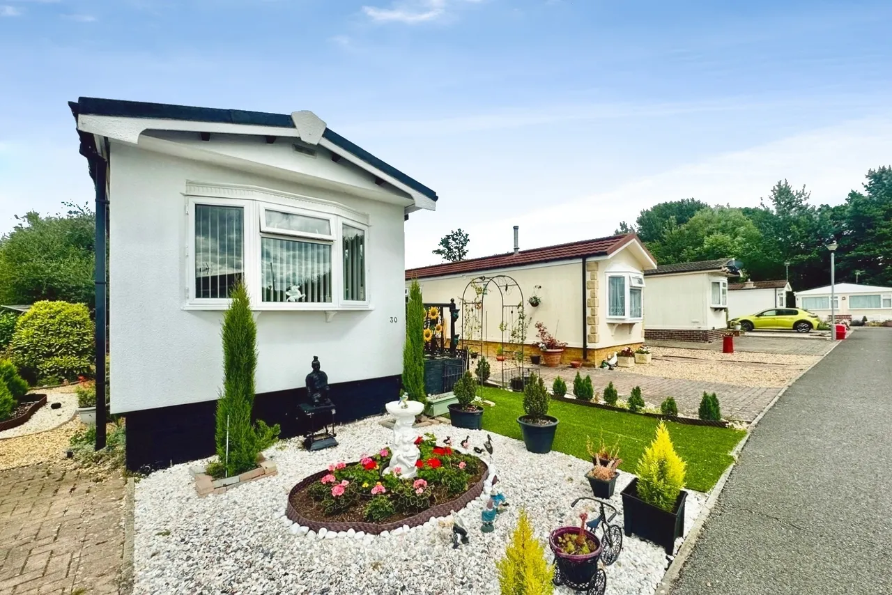 2 bed property for sale — Water End Park, Old Basing, Basingstoke, Hampshire, RG24 7BB