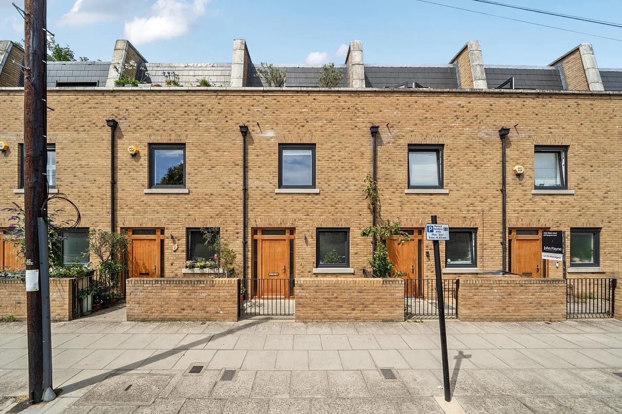 3 bed house for sale — Commerell Street, SE10