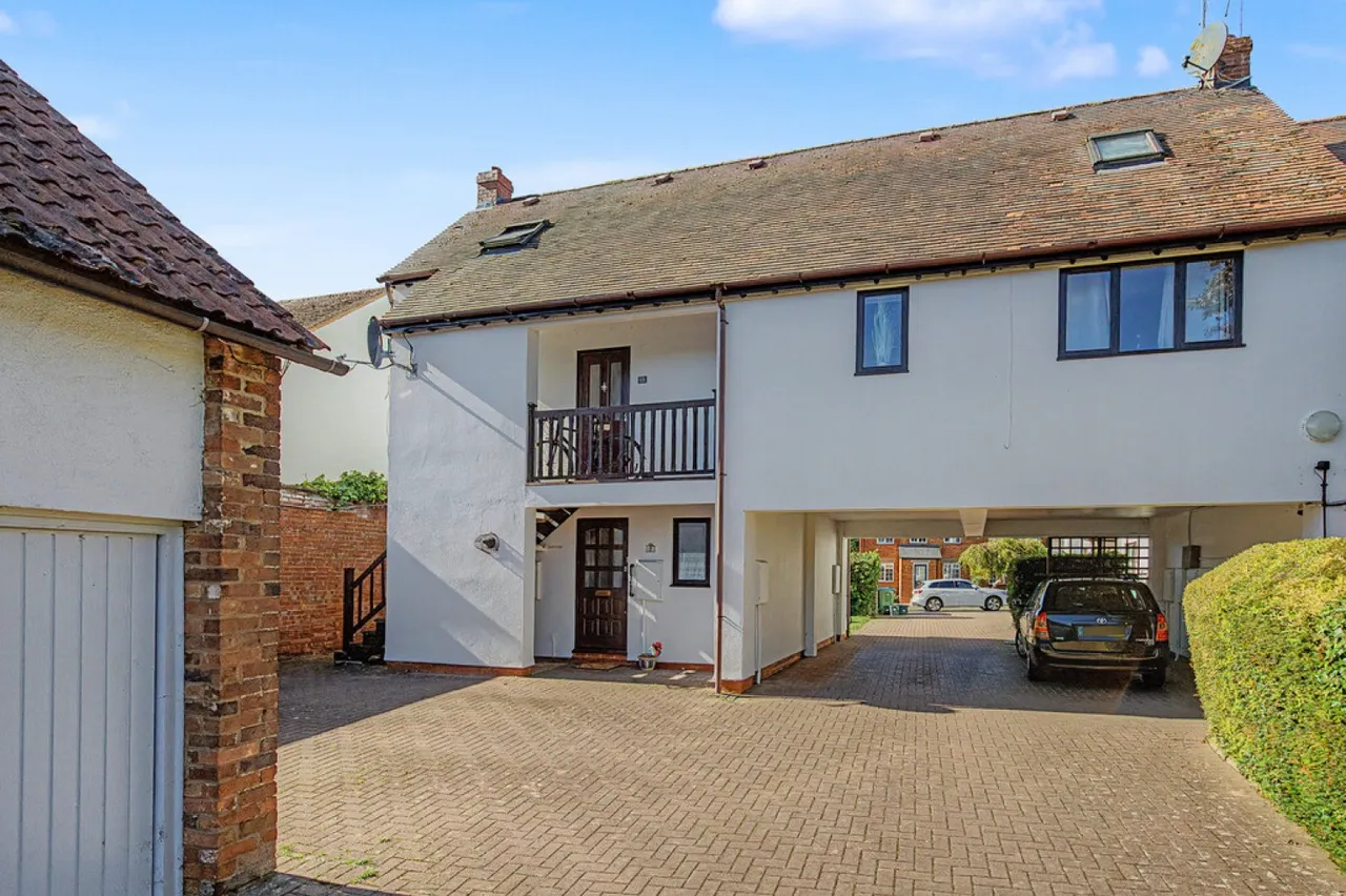 2 bed flat for sale, Greens Keep, Haddenham, HP17