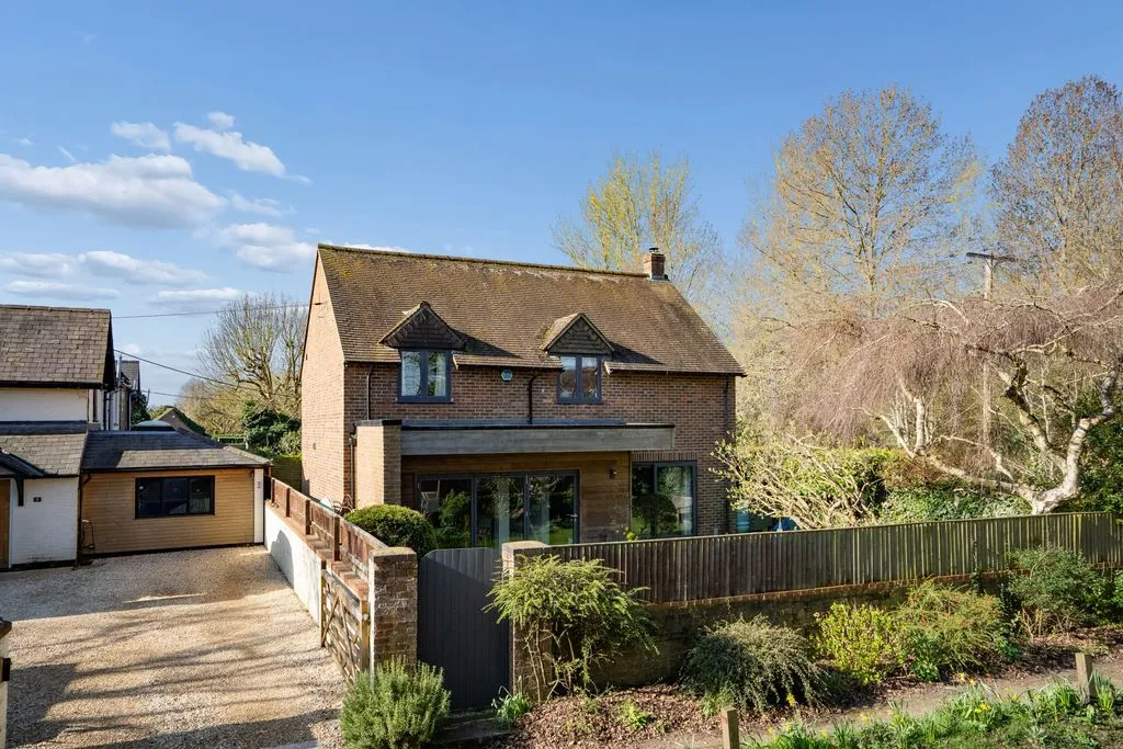 Menmarsh Road, Worminghall, HP18, photo 12