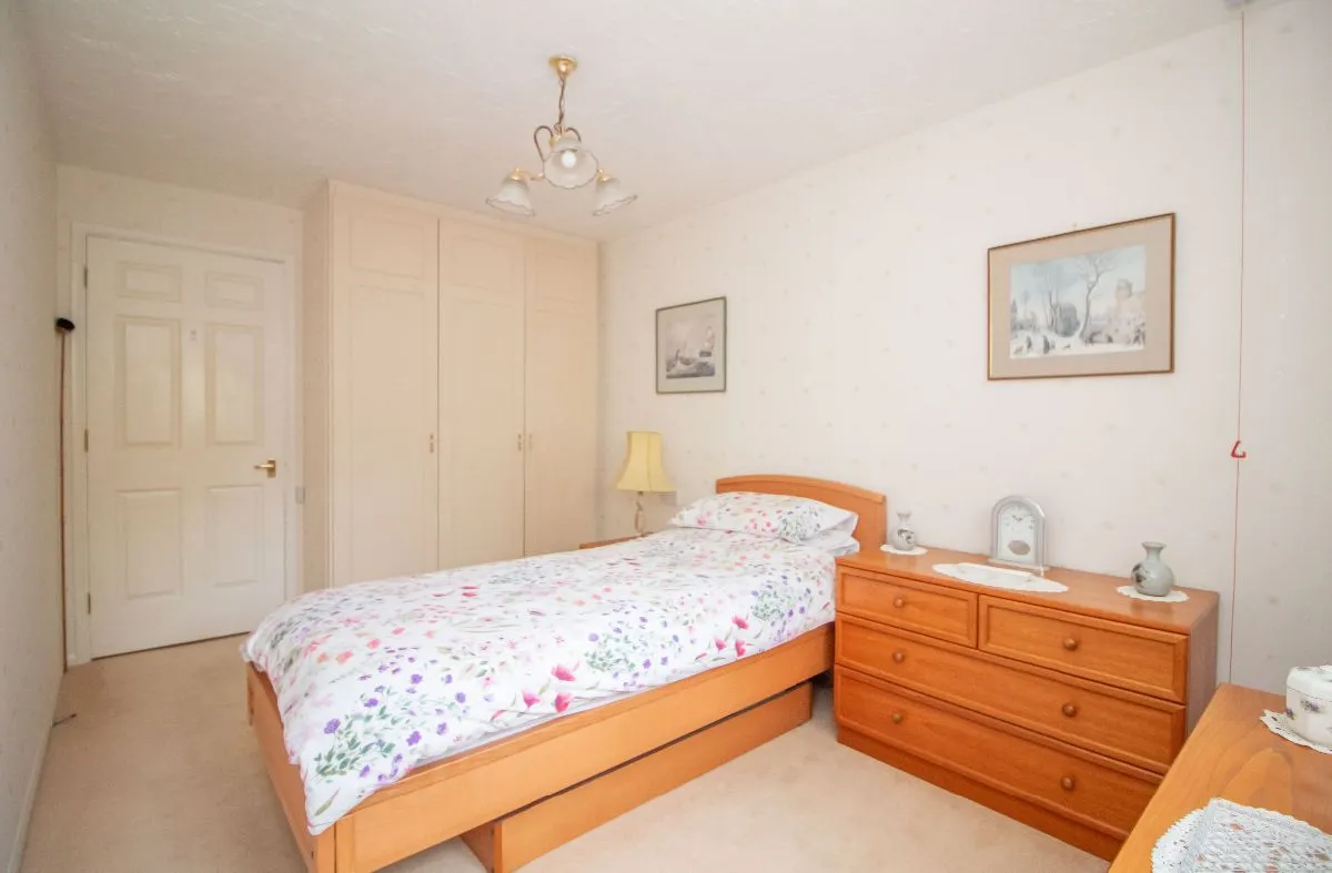 38 Holman Close, Waterlooville, PO8 8HD, photo 7