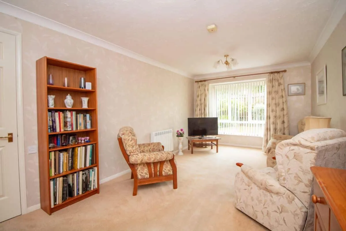 38 Holman Close, Waterlooville, PO8 8HD, photo 3