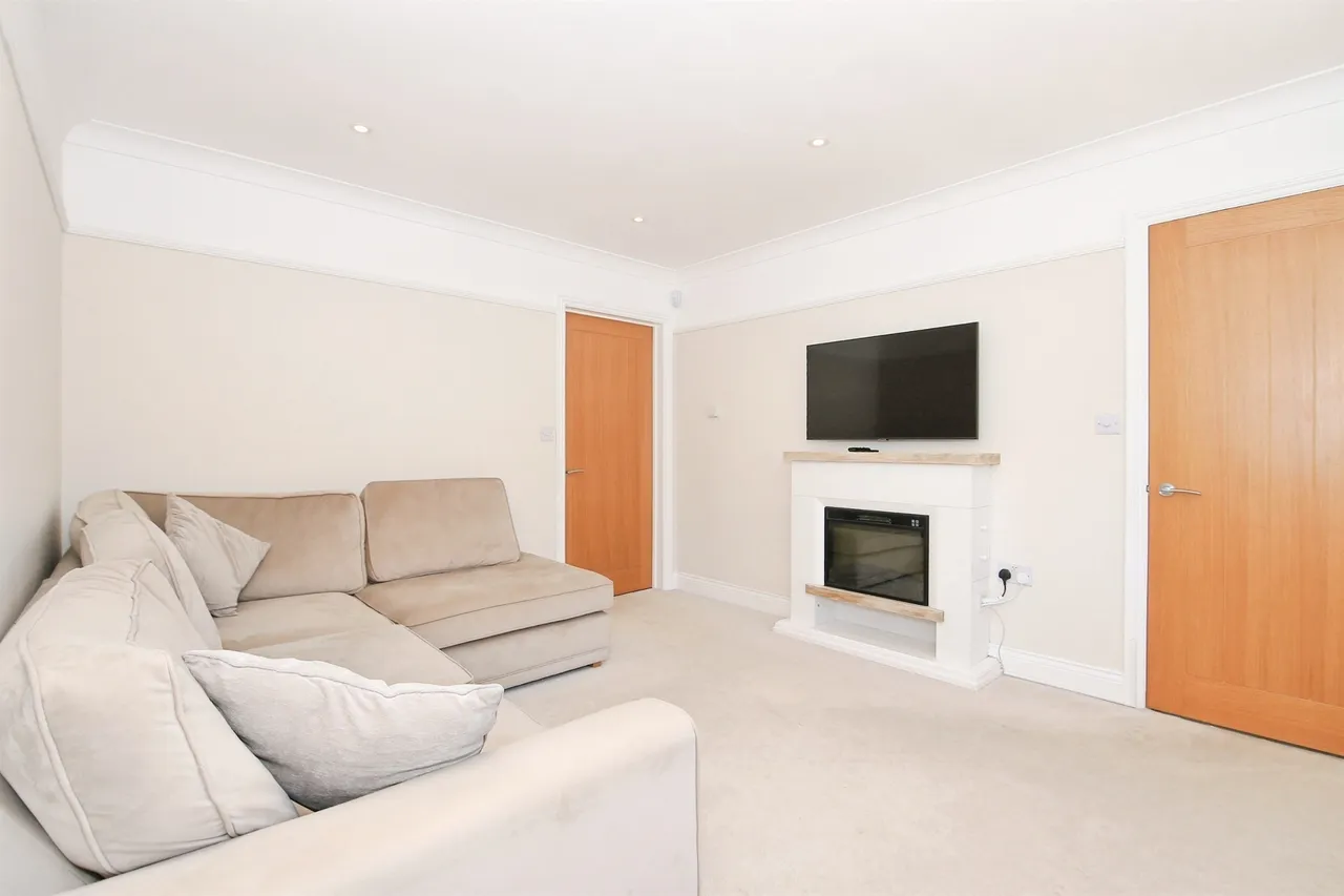Hallcroft Road, Peterborough, PE7, photo 2