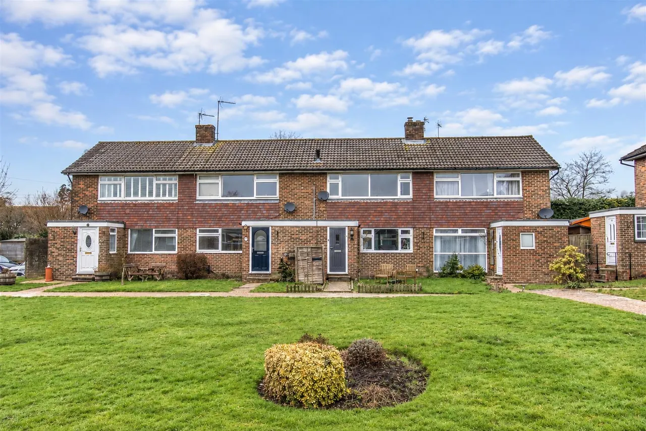 2 bed house for sale — Hurstshaw Gardens, Vines Cross, TN21 9EP