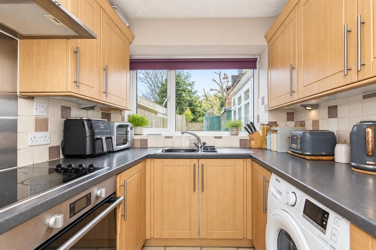 Hurstshaw Gardens, Vines Cross, TN21 9EP, photo 2
