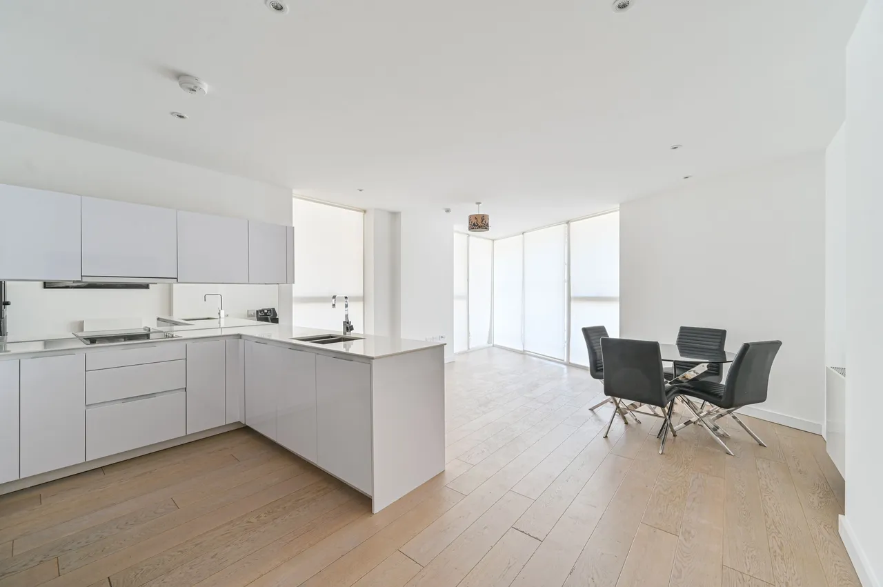 2 bed flat for sale, London, SE10