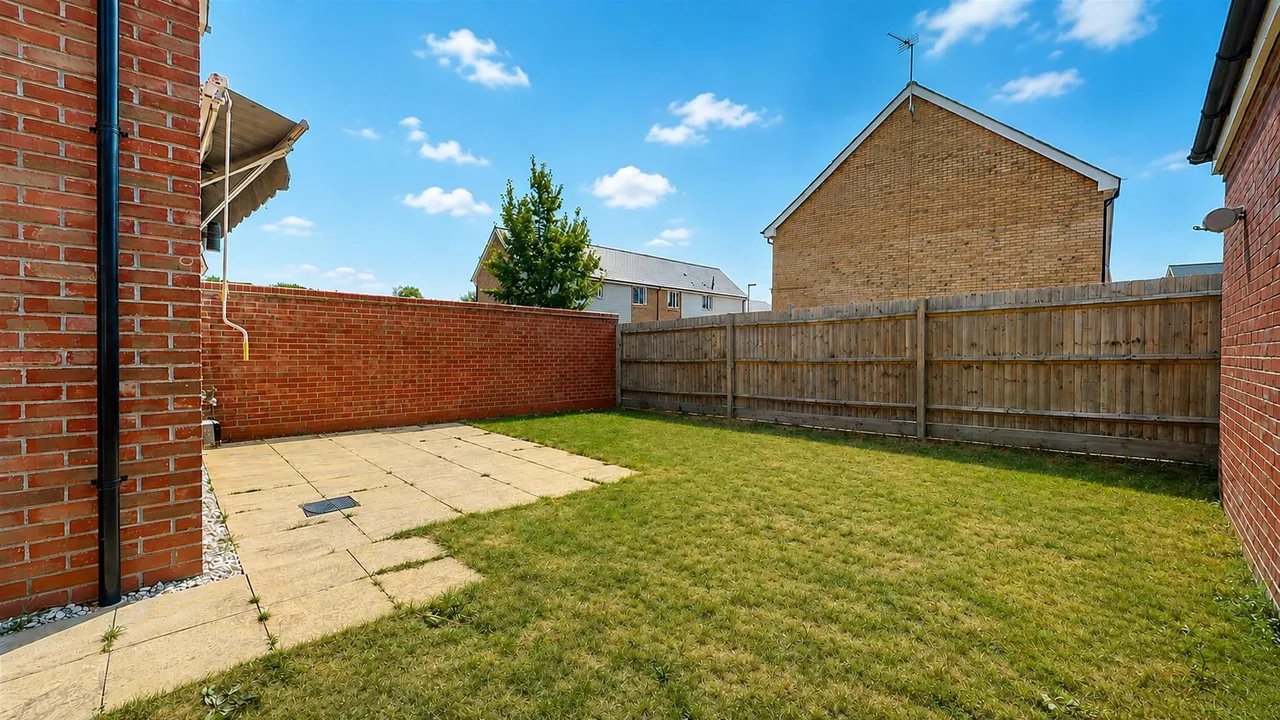 Pembroke Lane, Whitehouse, photo 18