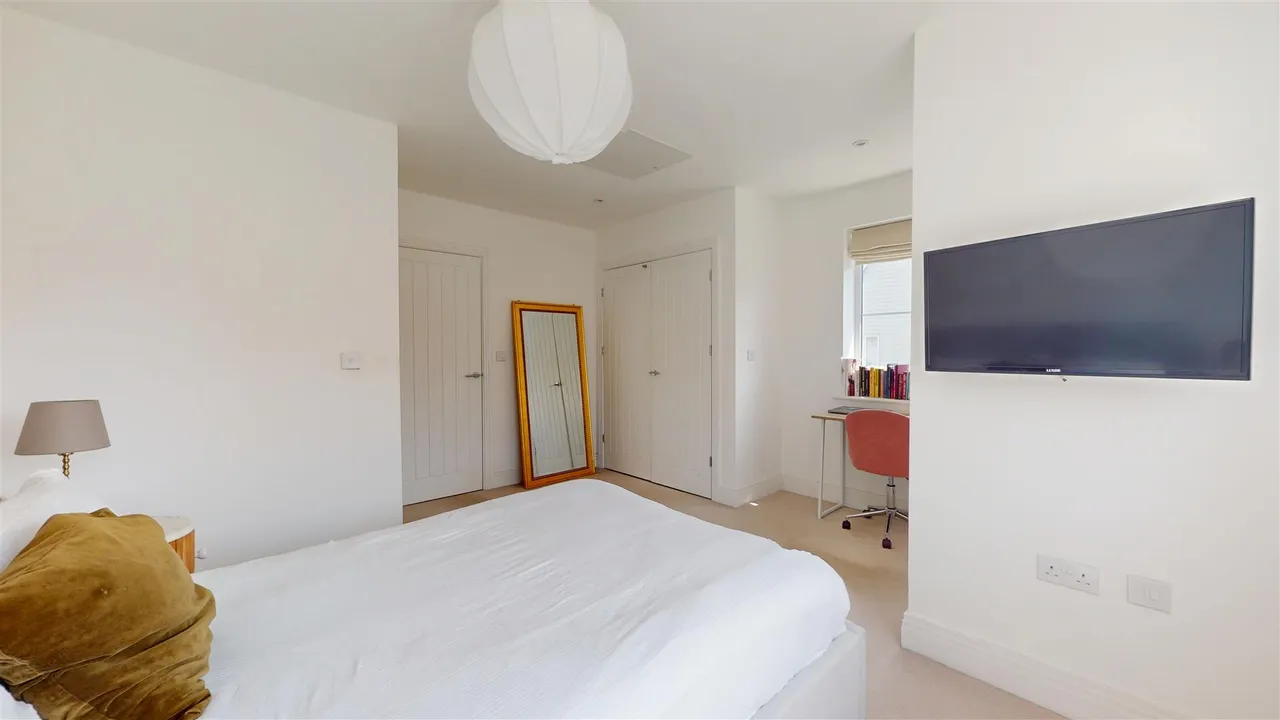 Pembroke Lane, Whitehouse, photo 11