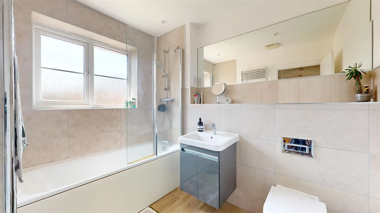 Pembroke Lane, Whitehouse, photo 17