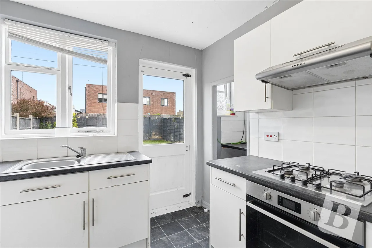 Bata Avenue, East Tilbury, Tilbury, RM18, photo 3