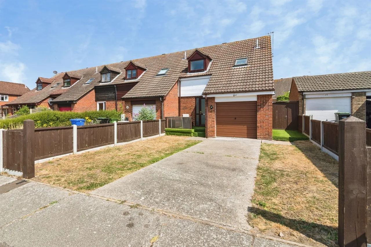 3 bed house for sale — Cowslip Crescent, Lowestoft