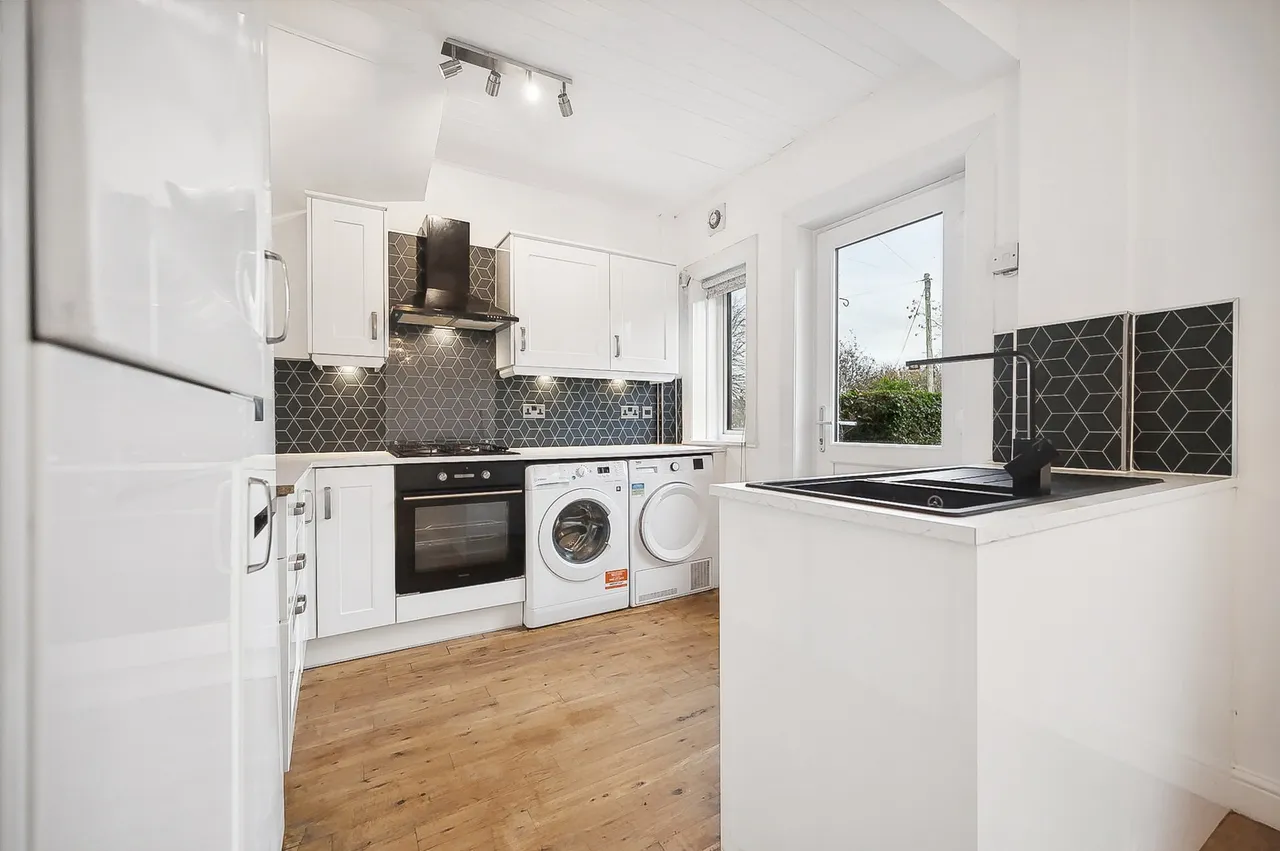 Hillview Drive, Clarkston, G76, photo 4