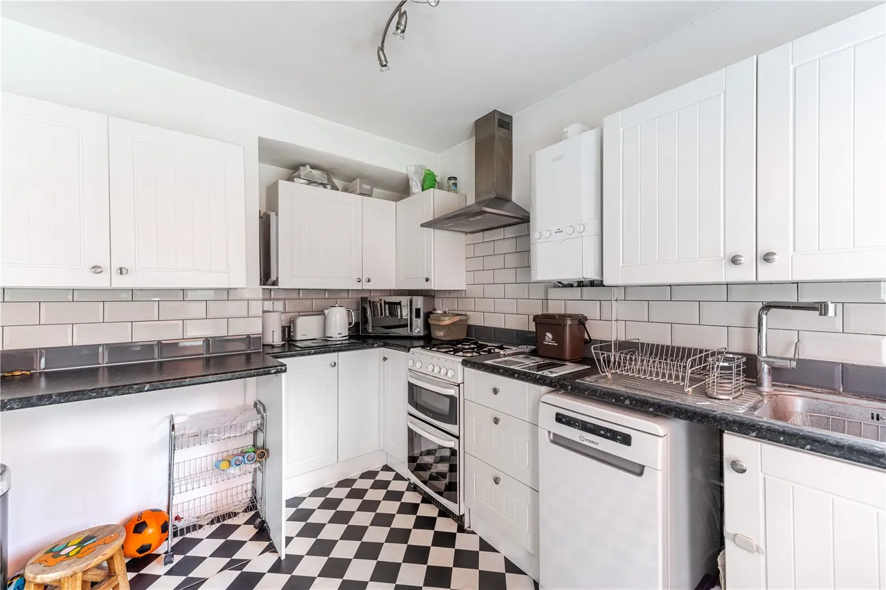 Bishops Grove, Hampton, TW12 1AJ, photo 5